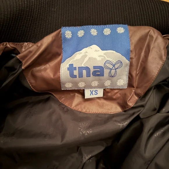 TNA Puffer Jacket - Picture 4 of 6